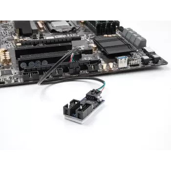 Iekšējais USB kabelis DELOCK 83025 — USB 2.0 4-pin uz 10-pin, 0.03 m, melns