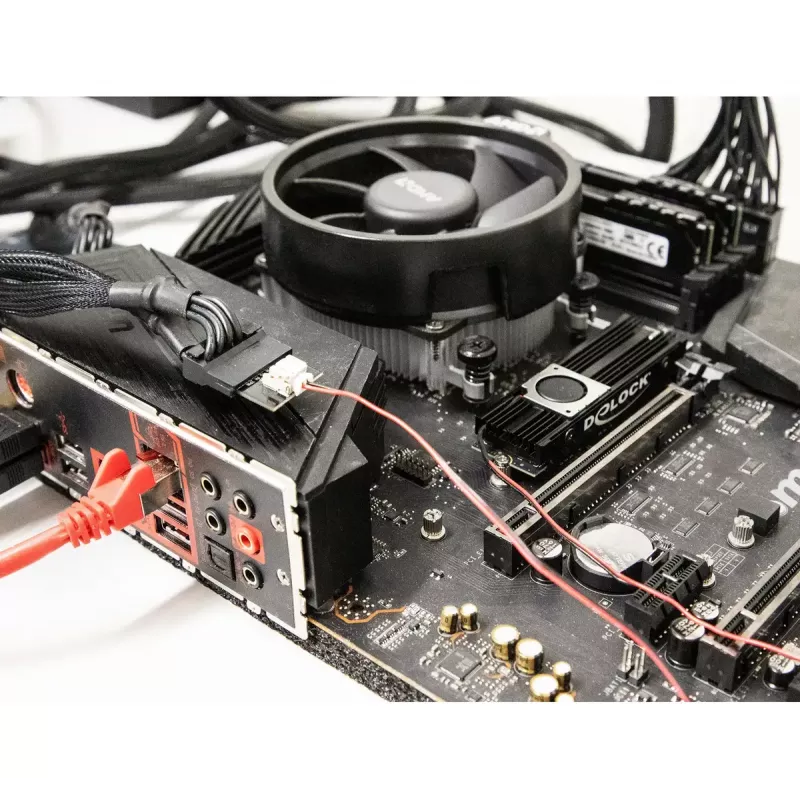Dzesētājs DeLOCK dzesētājs ar ventilatoru M.2 SSD 2280 melns alumīnijs
