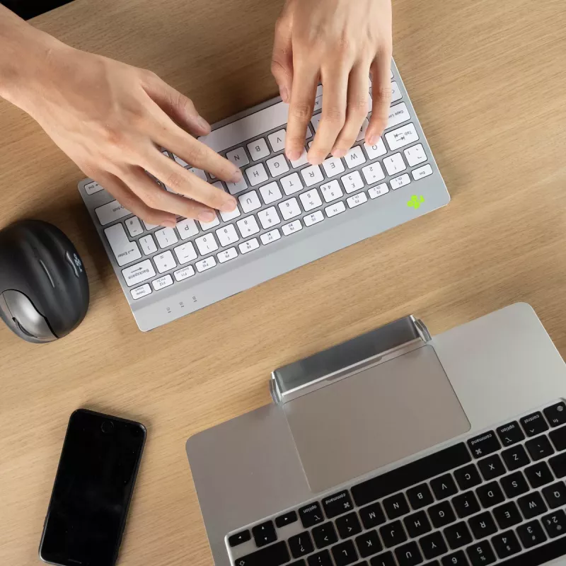 R-Go Tools Ergonomiska tastatūra R-Go Compact Break, kompakta tastatūra ar pārtraukumu programmatūru, AZERTY (FR), Bluetooth, balta