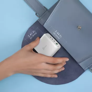 j5 create 70W GaN USB-C 4 portu lādētājs — iekštelpu, maiņstrāvas barošana, universāla saderība, balts