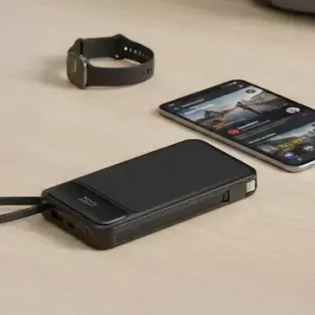 Ārējais akumulators MediaRange MRMA753 10 000 mAh LiPo ar iebūvētiem kabeļiem, LC-displejs, USB-C PD un Quick Charge, melns