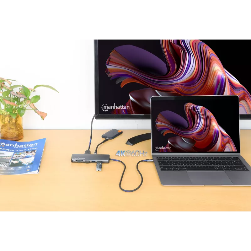 Manhattan USB-C dokstacija/rumbis ar karšu lasītāju, pieslēgvietas (7): Ethernet, HDMI, USB-A (3) un USB-C (2), ar Power Delivery (PD) 100 W – nepieciešams ārējs USB-C lādētājs (nav iekļauts). Darbināms ar USB (nav nepieciešams ārējs barošanas avots), ja PD netiek izmantots