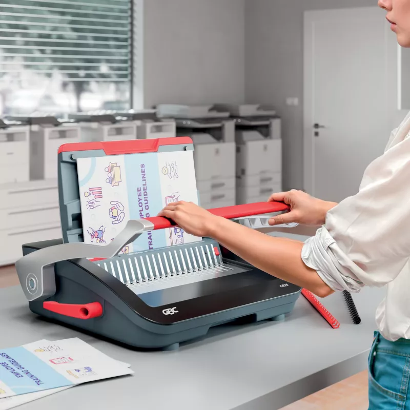 GBC CombBind® CB25 manuālā iesiešanas iekārta, ķemmes iesiešanas iekārta, manuāla, 390 loksnes, melna, sarkana