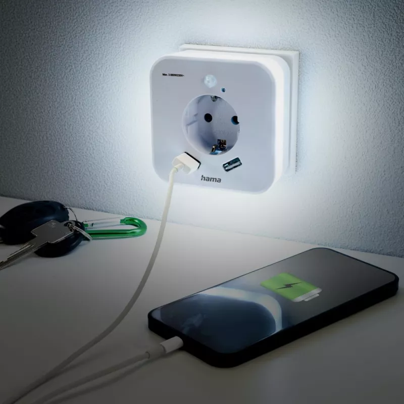 Hama 00223498 LED naktsgaismas ar kontaktligzdu, 2 USB izejām, kustības un gaismas sensoru