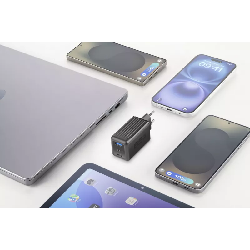 Cellularline Multipower Micro 65W īpaši kompakts 65 W ātrs tīkla lādētājs ar 3 pieslēgvietām