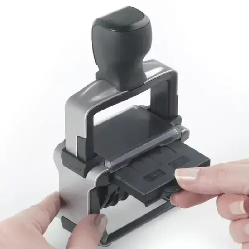 Pašrakstes teksta/datema zīmogs Trodat 5117 — nospiedums 4 x 46 mm, izmērs 89×52×160 mm