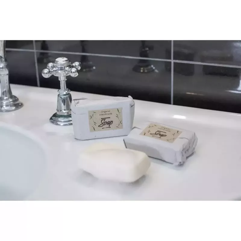 HERMA 10762 pašlīmējošā etiķete Apaļa Pastāvīga Brūna 240 gab.
