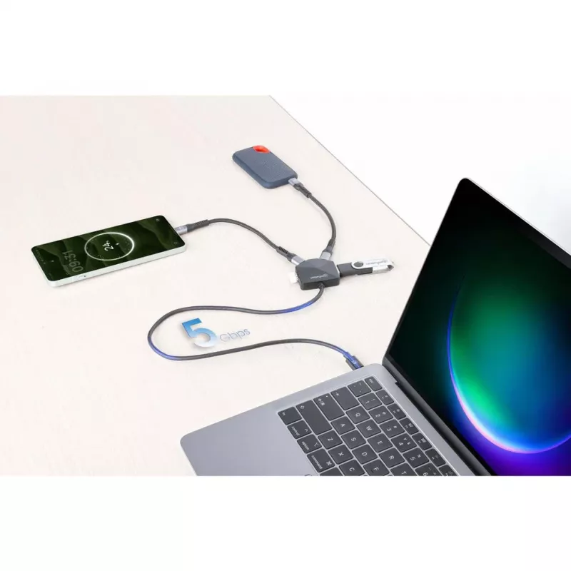 Manhattan USB-C un USB-A kombinētais doks/rumbis, porti (4): USB-A (x2) un USB-C (x2), 5 Gb/s (USB 3.2 Gen1 jeb USB 3.0), leņķveida forma ērtai piekļuvei portiem, barošana caur USB (ārējais barošanas avots nav nepieciešams)