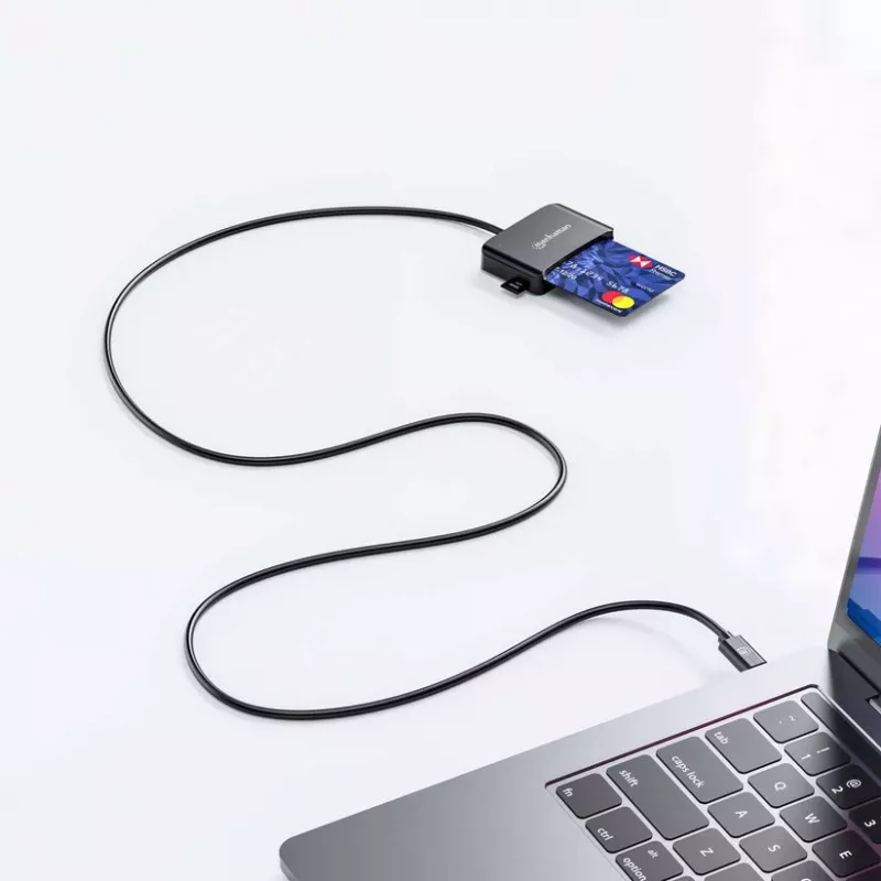 Manhattan USB-C kontaktu viedkaršu lasītājs ar MicroSD slotu, USB Type-C vīrišķais uz kontaktu lasītāja saskarni un microSDXC, atbalsta Windows, macOS un Linux, nolasa SIM kartes ar adapteri, kabelis 1 m, melns, trīs gadu garantija