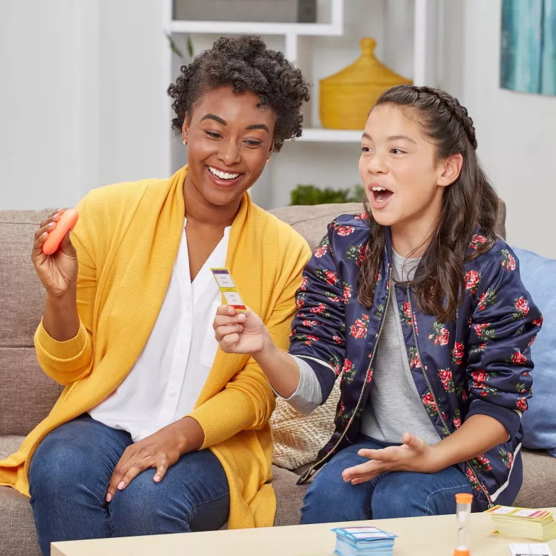 Hasbro Taboo Kids vs. Parents, 8 gadi, ģimenes spēle
