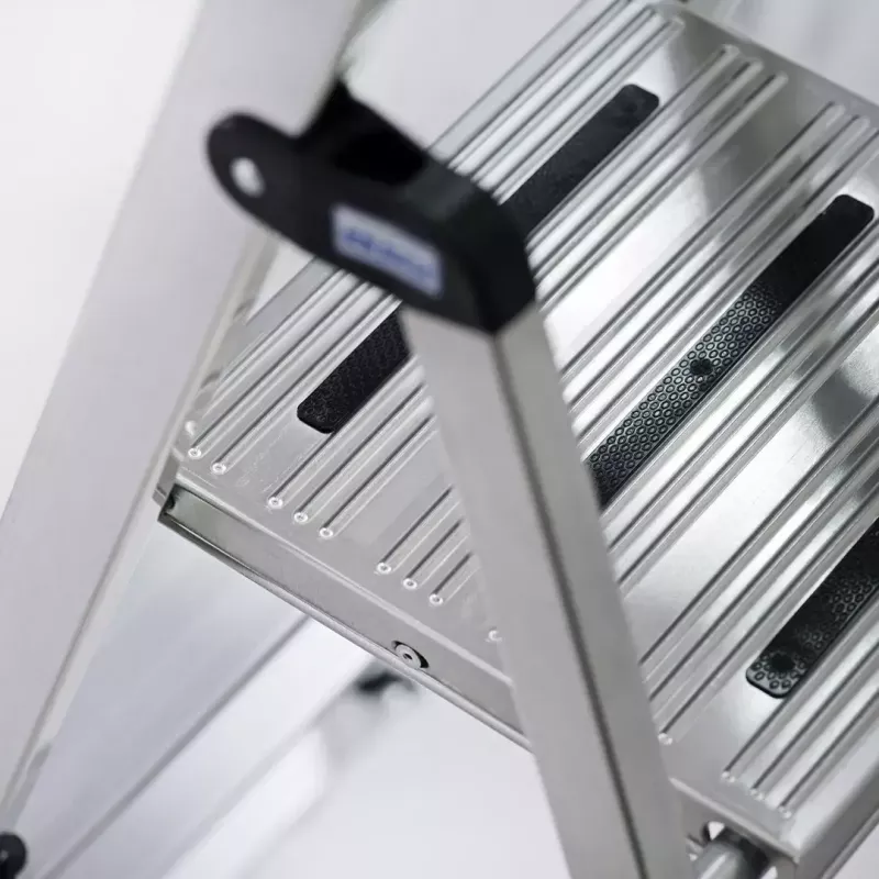 Alumīnija pakāpienu kāpnes Krause Corda 5 pakāpieni, maksimālais augstums 300 cm, 150 kg slodze, 4,1 kg