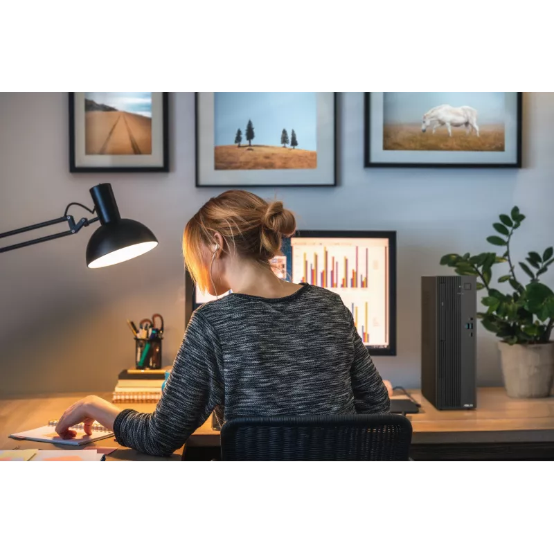 ASUS ExpertCenter P500 SFF<br><b>Izcila vērtība un veiktspēja uzņēmumiem</b><br>ASUS ExpertCenter P500 SFF apvieno augstu veiktspēju, biznesa līmeņa drošību un komercklases pakalpojumu funkcijas kompaktā un stilīgā dizainā, nodrošinot budžeta apzinīgiem mazo un vidējo uzņēmumu lietotājiem elastīgu un organizētu darbvietu. Izstrādāts, lai izturētu skarbus apstākļus un atbilstu MIL-STD-810H ASV…