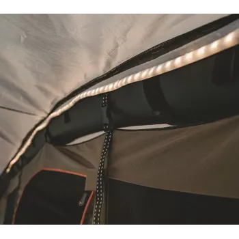 Tuneļtelts Easy Camp Brimnes 5 Air — 5 personu, 470×320×195 cm, poliestera virsslānis, polietilēna grīdas pamatne, stikla šķiedras stieņi, ūdensizturība 3 m
