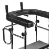 Rehabilitācijas augstais staigulītis ActionMed B200AM — balsts stāvēšanai ar sēdekli, 4 riteņi, regulējams augstums 100–125 cm, maks. slodze 120 kg, rāmja platums 65 cm