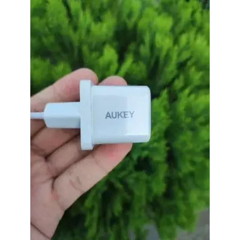 USB-C Mini lādētājs Aukey PA-F5 20W PD — kompakts 20W PD ātrais lādētājs