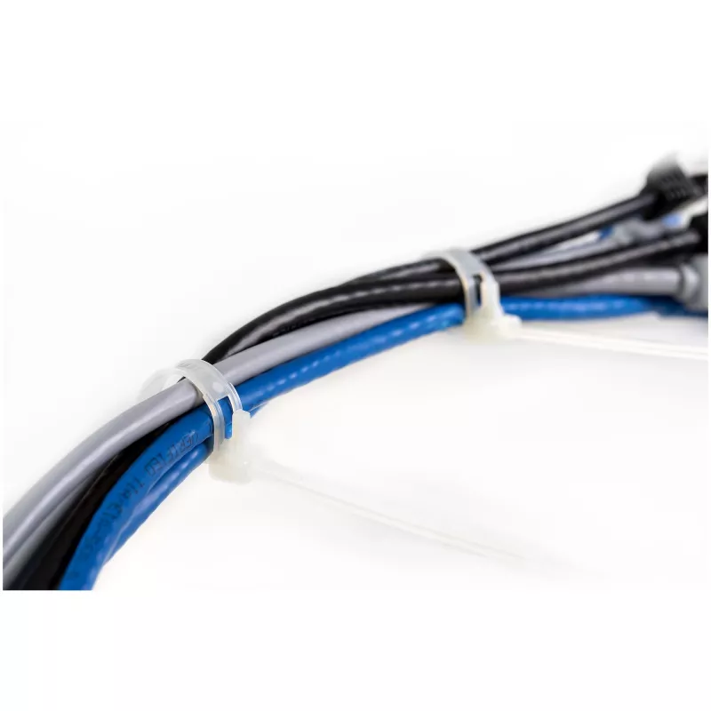 StarTech.com 15 cm atkārtoti lietojamas kabeļu saites - 7 mm platas, 35 mm saišķa diam. 22 kg stiepes izturība, atbrīvojamas neilona saites, iekštelpām/ārtelpām, 94V-2/UL sarakstā, 100 gab. - Balta