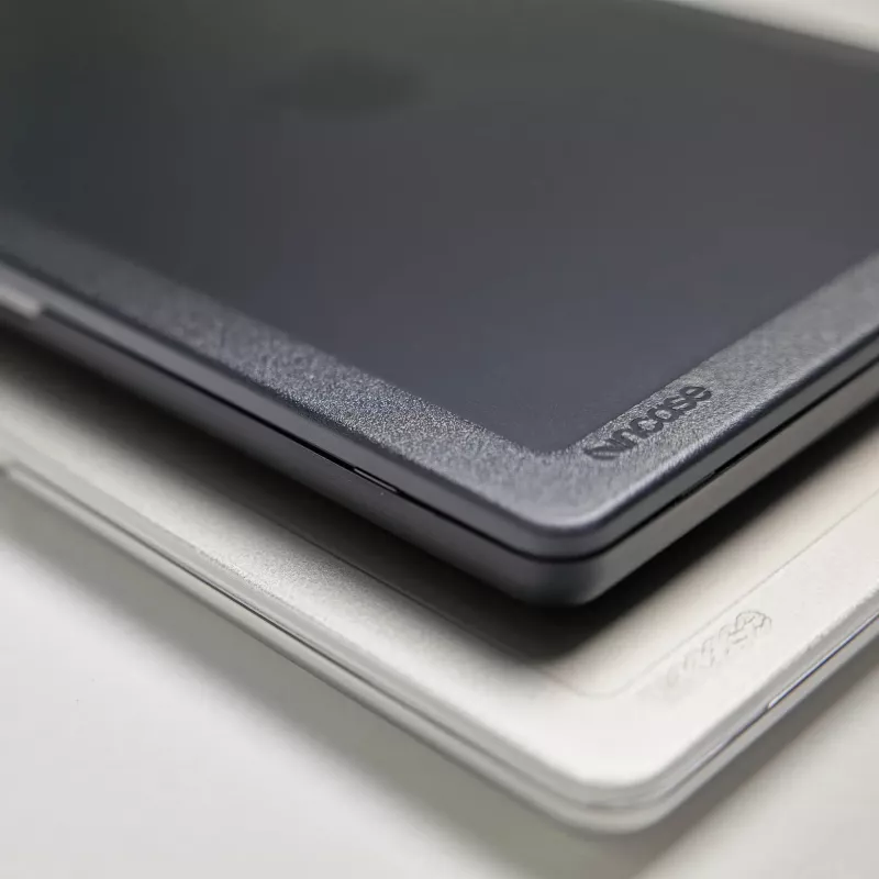 Incase Edge cietā apvalka futrālis ar Makrolon® 14 collu MacBook Pro (M1–M4, 2021–2024)