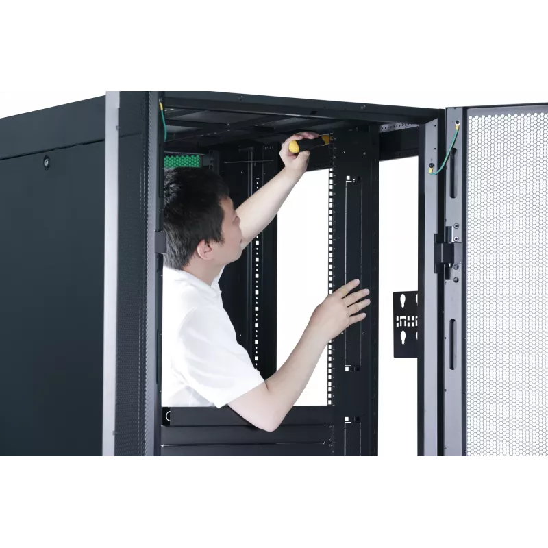 APC Easy Rack, 42U, melns, ar jumtu, riteņiem, kājiņām, 4 kronšteiniem un sānu paneļiem, bez apakšas, 1991A x 600P x 800D mm