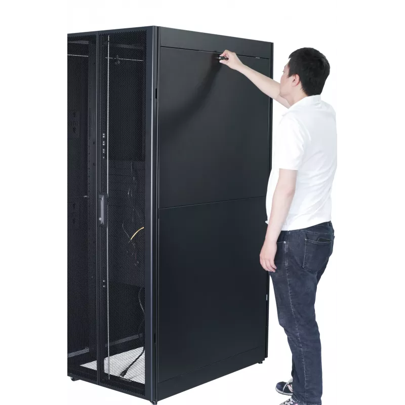 APC Easy Rack, 42U, melns, ar jumtu, riteņiem, kājiņām, 4 kronšteiniem un sānu paneļiem, bez apakšas, 1991A x 600P x 800D mm