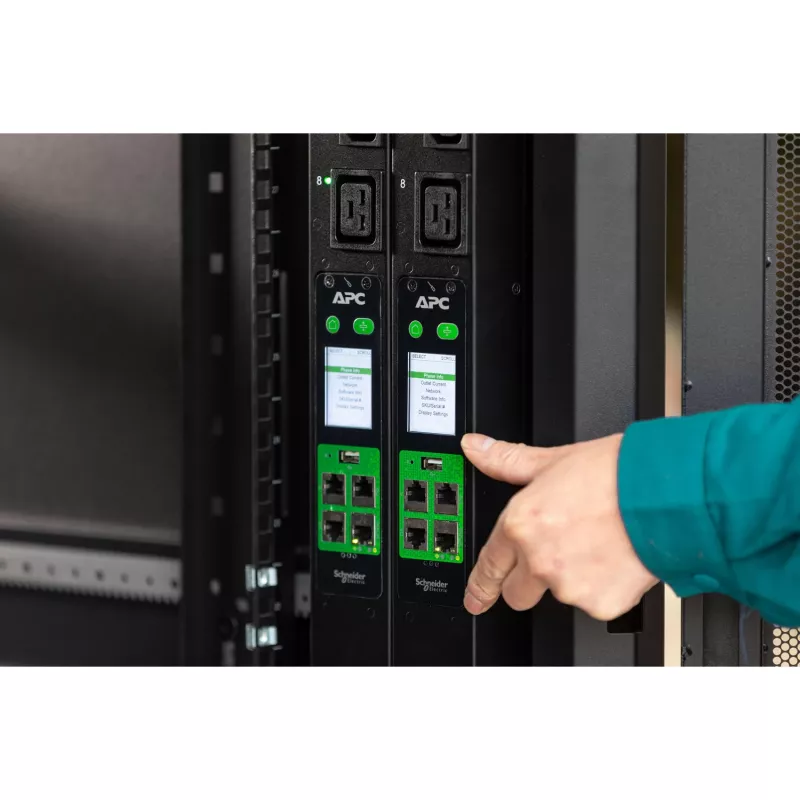 APC Easy PDU Switched Zero U 32A 230V (20) C13 (4) C19 IEC309, komutējams, 0U, vienfāzes, vertikāls, melns, 17 maiņstrāvas kontaktligzdas