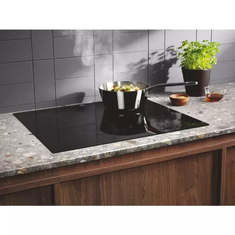Electrolux LIL61424C Melns Iebūvējams 60 cm Zonu indukcijas plīts 4 zonu(-as)