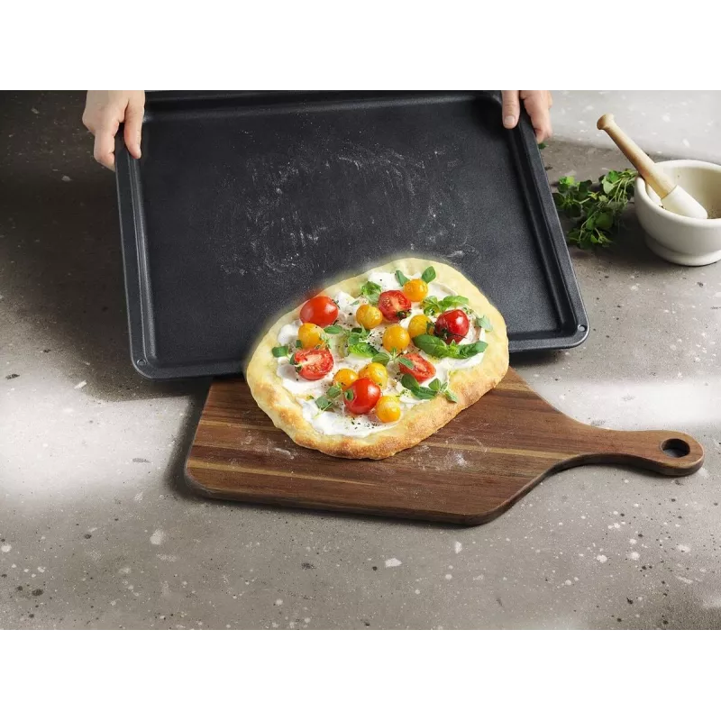 Cepeškrāsns cepamā paplāte Electrolux E9OOAF11 — taisnstūrveida 385×465×25 mm, nepiedegoša, melna