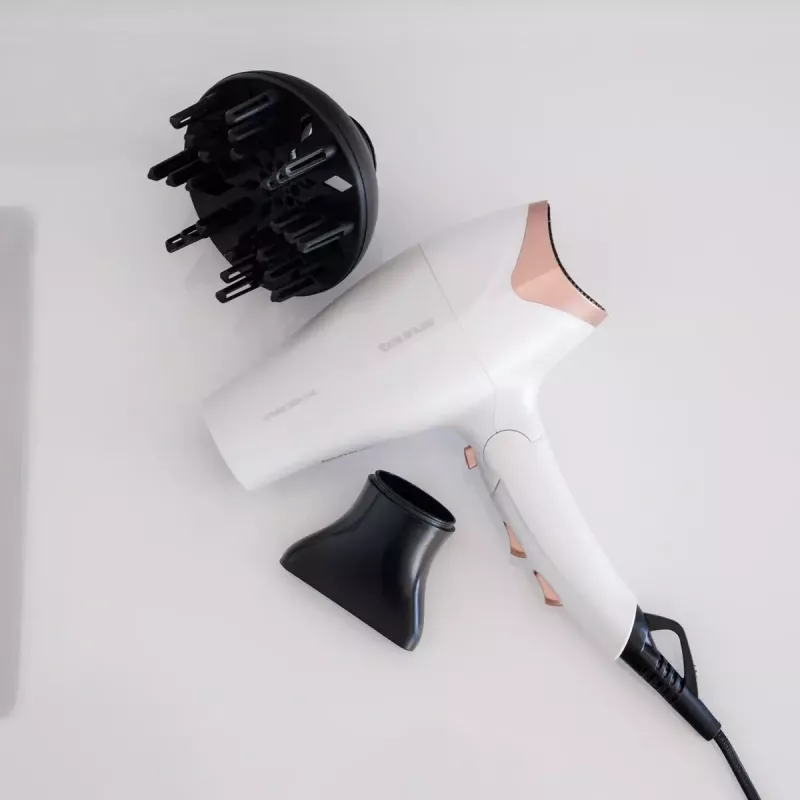 Matu žāvētājs Taurus STUDIO 2500 IONIC 2400 W balts ar jonizāciju, 3 siltuma līmeņiem, 2 ātrumiem, difuzoru un koncentratoru