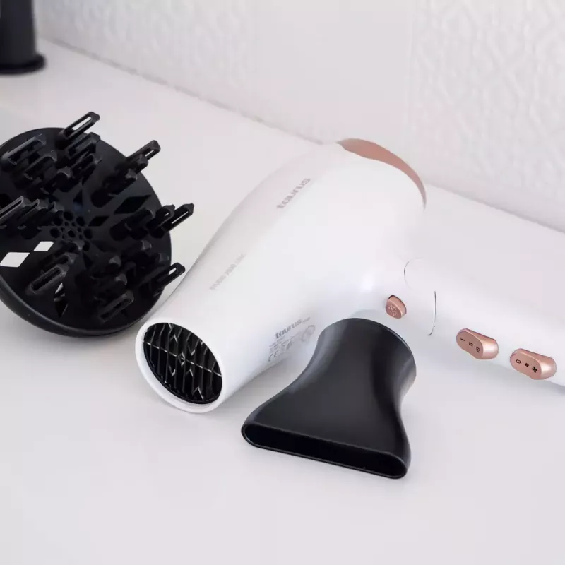 Matu žāvētājs Taurus STUDIO 2500 IONIC 2400 W balts ar jonizāciju, 3 siltuma līmeņiem, 2 ātrumiem, difuzoru un koncentratoru