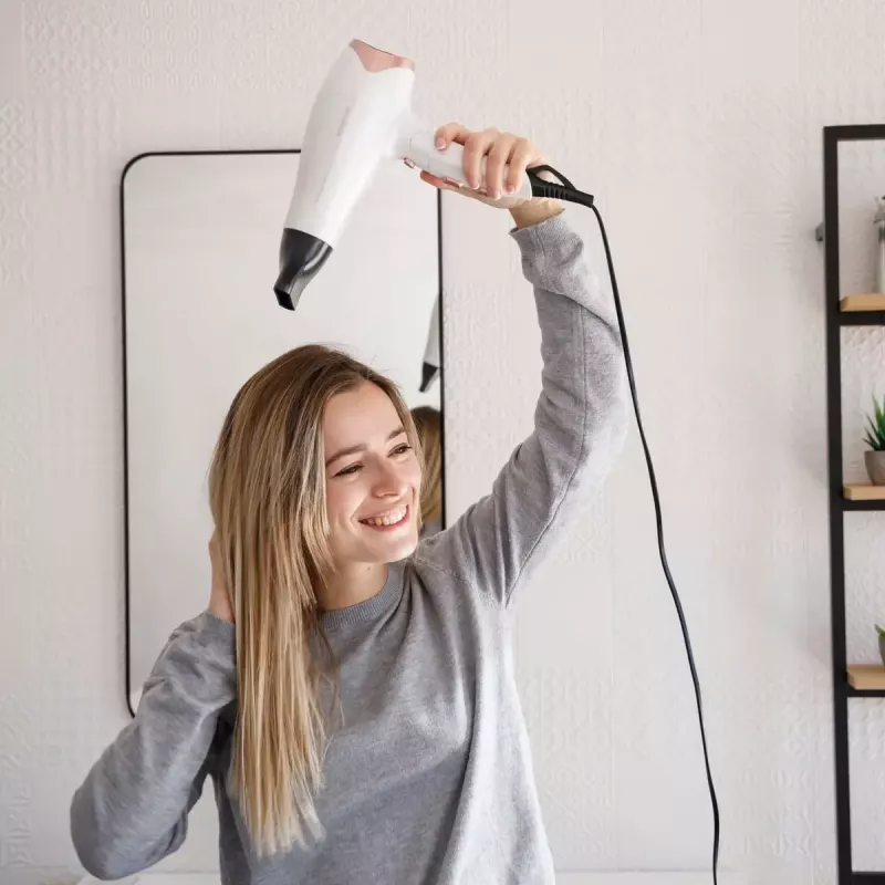 Matu žāvētājs Taurus STUDIO 2500 IONIC 2400 W balts ar jonizāciju, 3 siltuma līmeņiem, 2 ātrumiem, difuzoru un koncentratoru