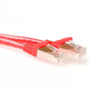 ACT sarkans 0,5 metru SFTP CAT6A komutācijas kabelis ar aizsardzību pret aizķeršanos un RJ45 savienotājiem