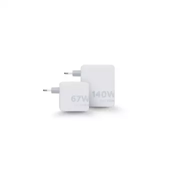 Pārnēsājams 140 W GaN ceļojumu lādētājs Xtorm XVC2140 ar 3 × USB-C PD pieslēgvietām un 2 m USB‑C kabeli, balts