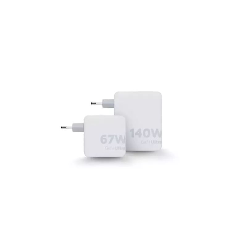 Pārnēsājams 140 W GaN ceļojumu lādētājs Xtorm XVC2140 ar 3 × USB-C PD pieslēgvietām un 2 m USB‑C kabeli, balts