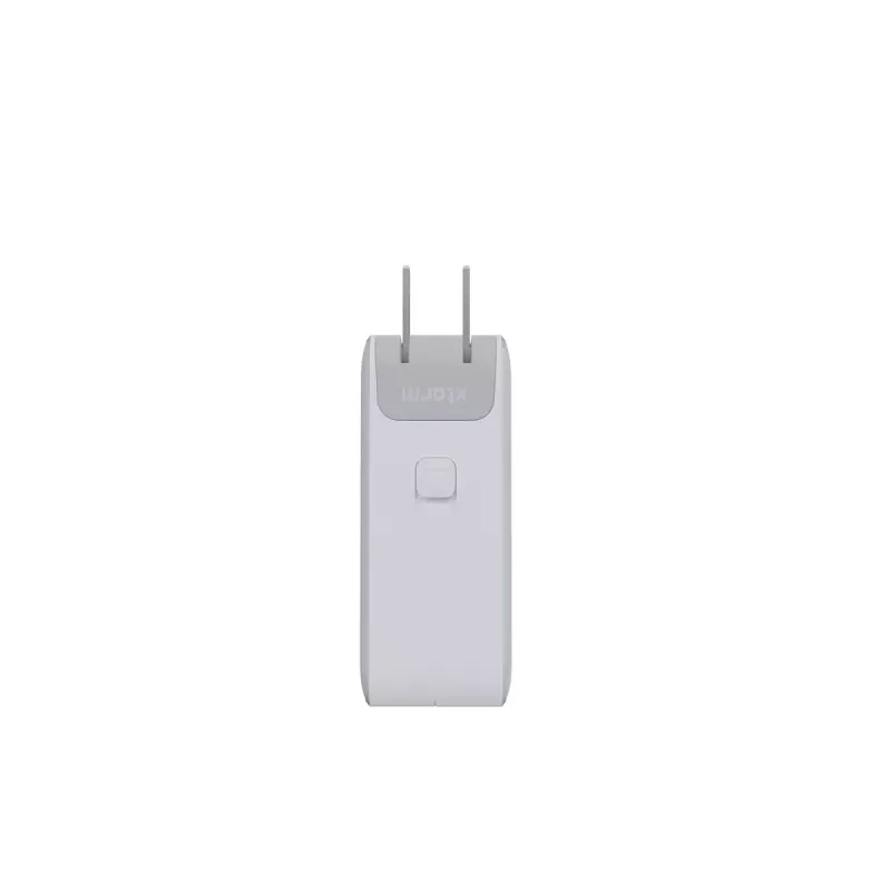 Pārnēsājams 140 W GaN ceļojumu lādētājs Xtorm XVC2140 ar 3 × USB-C PD pieslēgvietām un 2 m USB‑C kabeli, balts