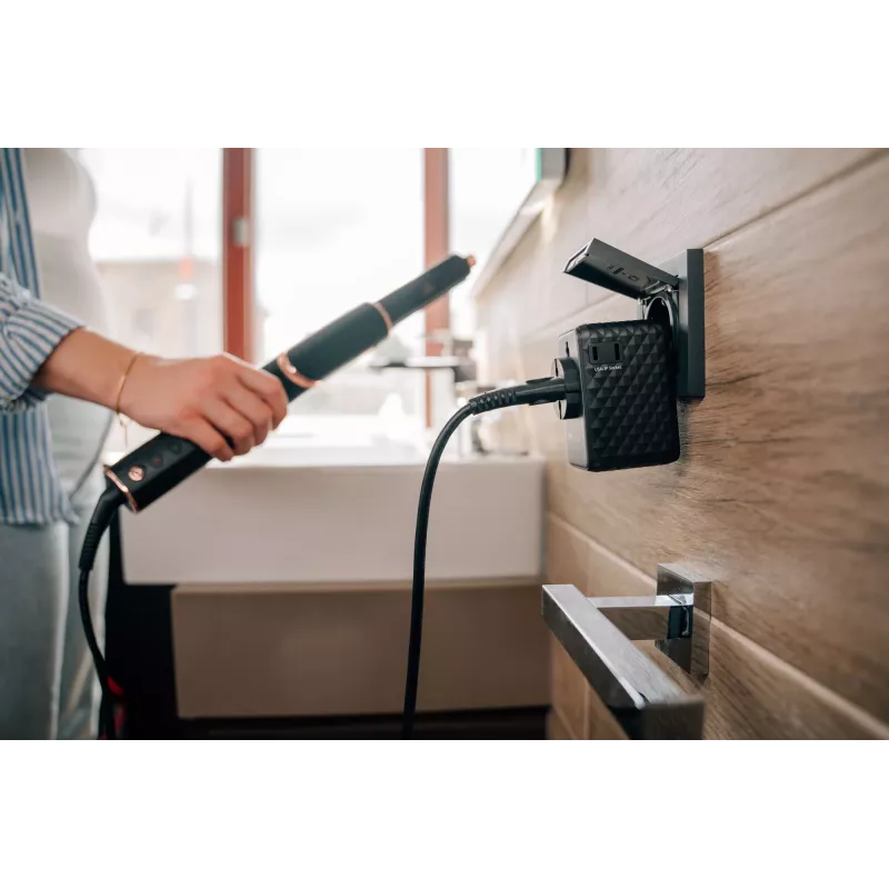 Verbatim Charge 'n' Travel 170W universāls ceļojuma adapteris, melns