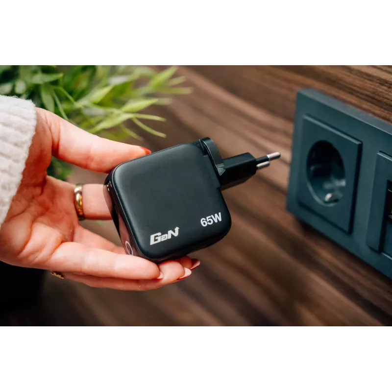 Verbatim Mini GaN lādētājs 65W ar Displeju, iekštelpās, maiņstrāva, 20 V, melns