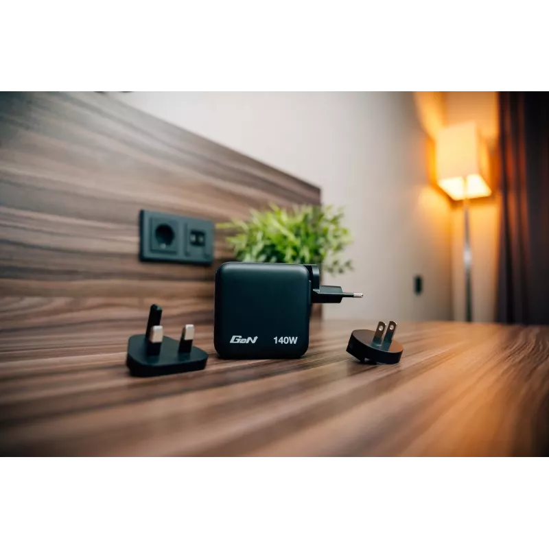Verbatim Mini GaN lādētājs 140W ar displeju, iekštelpām, maiņstrāva, 28 V, melns