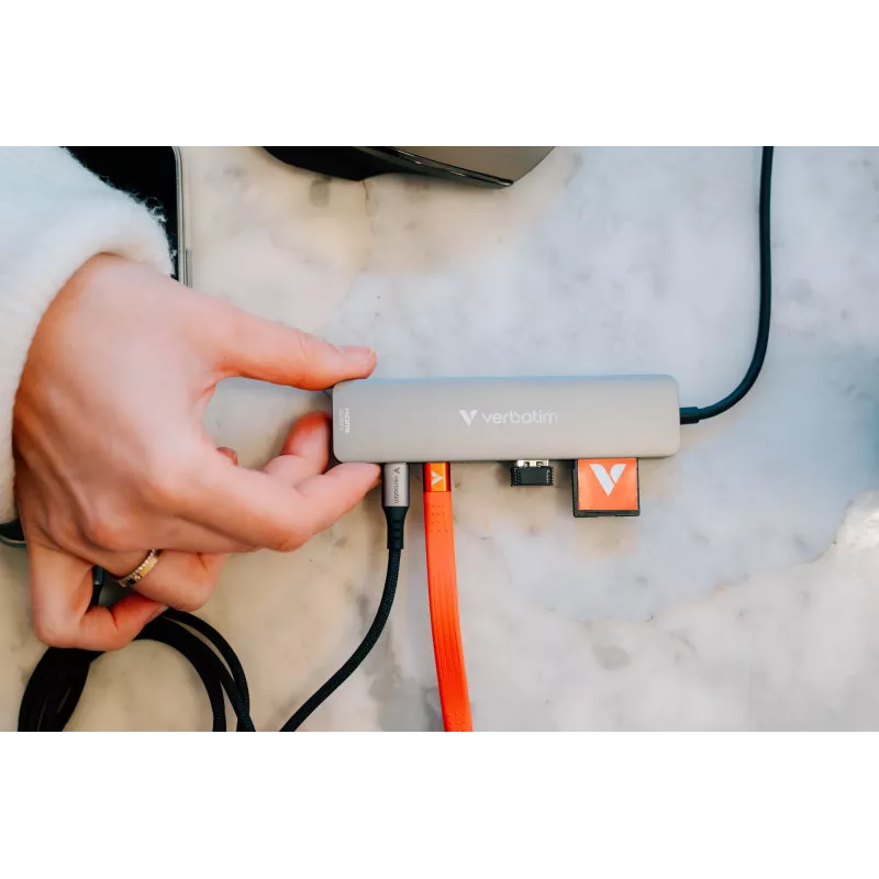 Verbatim USB-C Essentials Multiport Hub 7 pieslēgvietas: HDMI, USB-C, USB-C 3.2 Gen 1, 2 x USB-A 3.2 Gen 1, SD un microSD