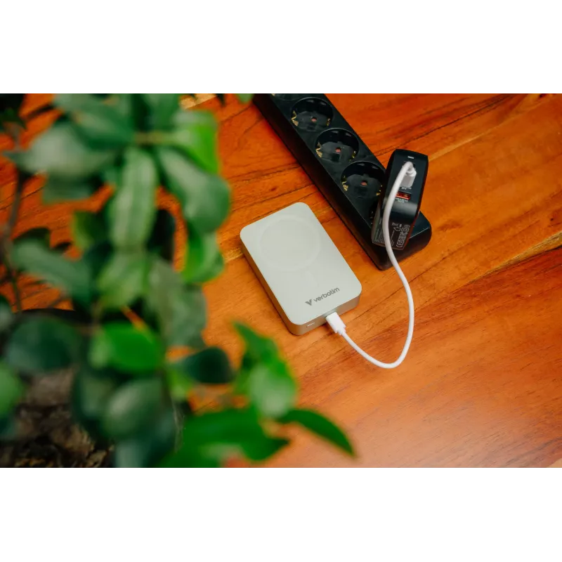 Verbatim Charge 'n' Go Essentials magnētiskais bezvadu ārējais akumulators 20000 mAh zaļš