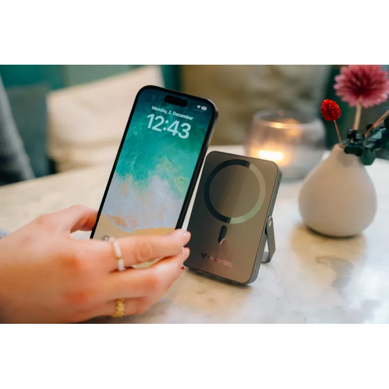 Verbatim Charge 'n' Go magnētiskais bezvadu ārējais akumulators ar statīvu - 10000 mAh pelēks