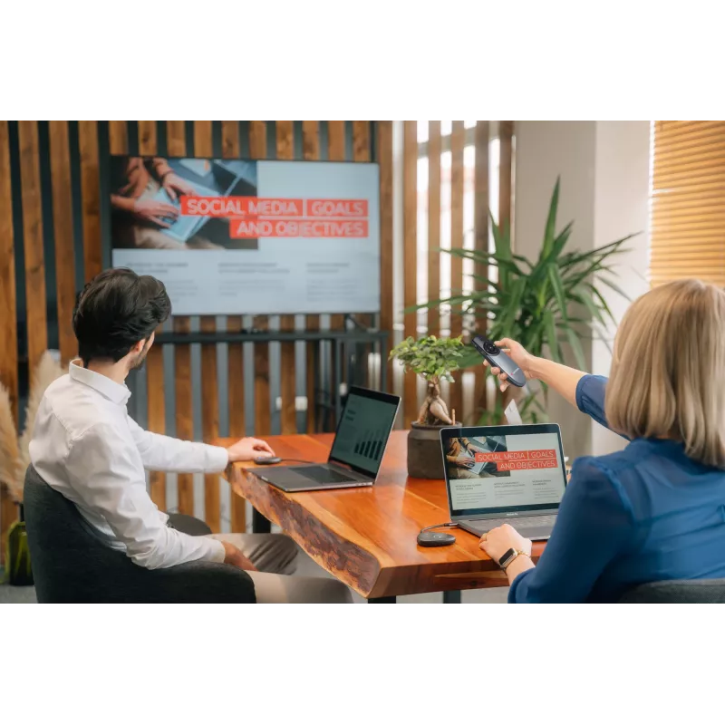 Verbatim Focus bezvadu prezentētājs ar sarkanu lāzera rādītāju, RF, USB, 30 m, melns, sudrabains