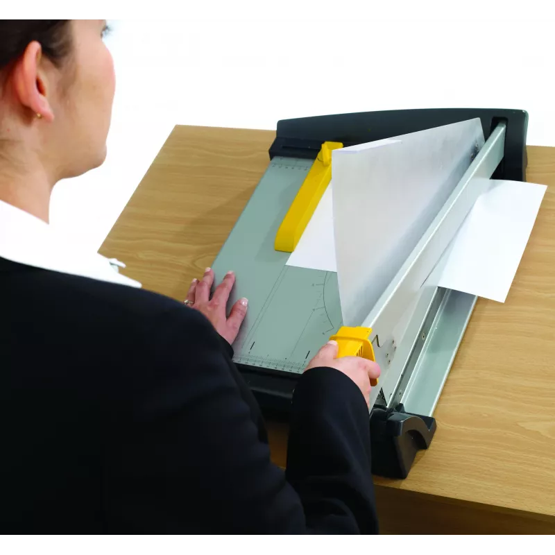 Papīra griezējs Fellowes Plasma A3/180 — griešanas garums 46 cm, ietilpība 40 lapas, grafīts/sudrabs/dzeltens