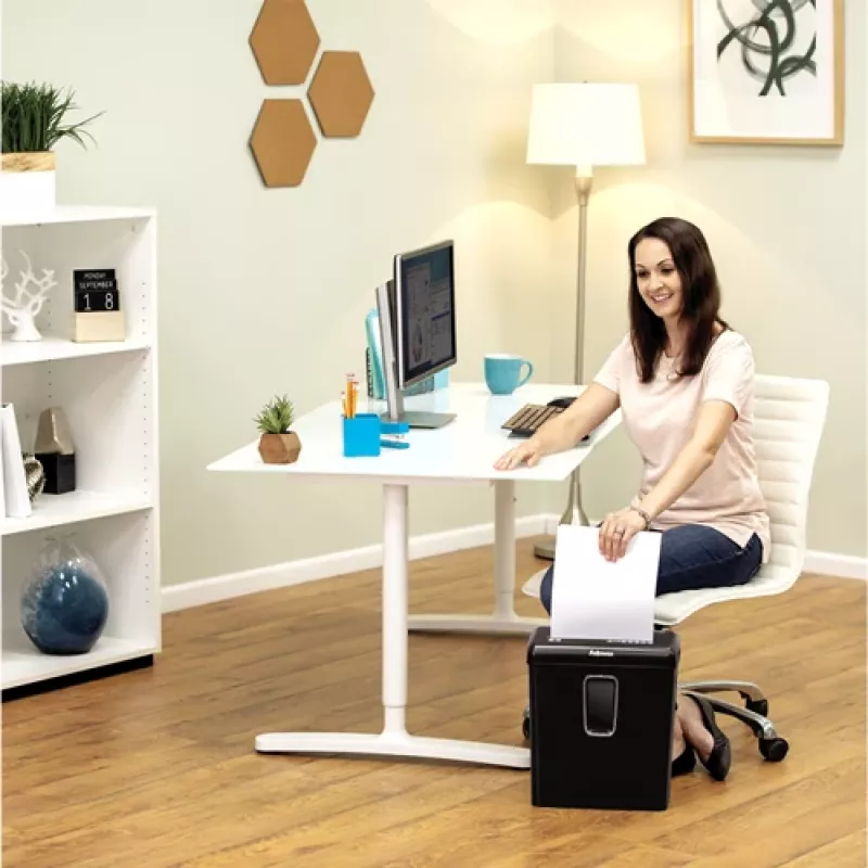 Fellowes Powershred P-30C papīra smalcinātājs šķērssmalcināšana 22 cm melns