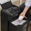 Fellowes Automax 80M papīra smalcinātājs ar daļiņveida smalcināšanu 22 cm melns
