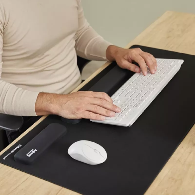 Fellowes klaviatūras plaukstu balsts Breyta klaviatūras plaukstu atbalsts ar antibakteriālu aizsardzību, ergonomisks plaukstu atbalsts, melns