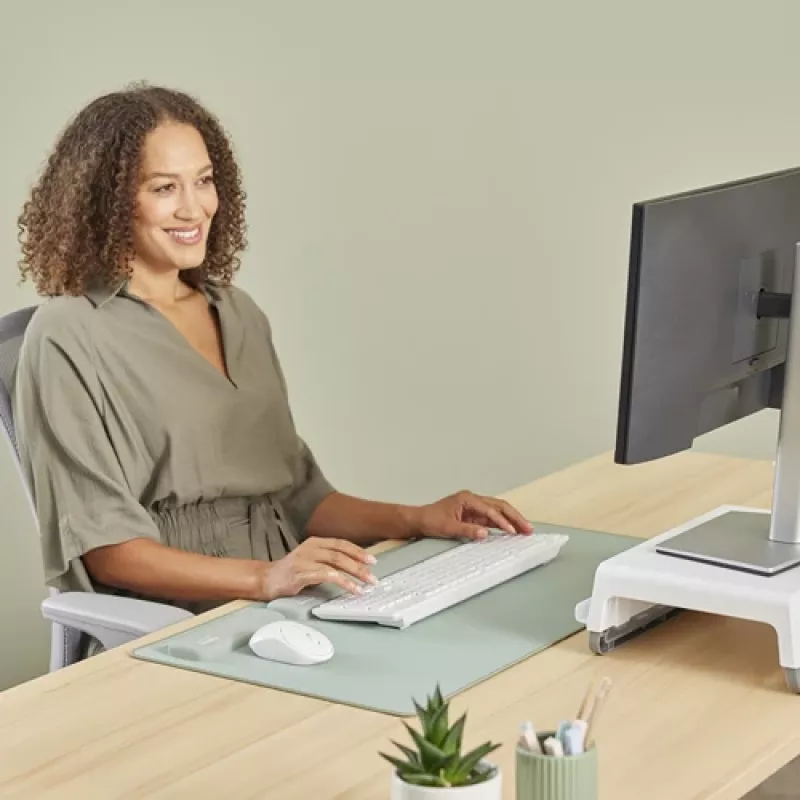 Fellowes Breyta™ tastatūras plaukstu balsts – antibakteriāla aizsardzība, ergonomisks plaukstu atbalsts, salvijas zaļā krāsā