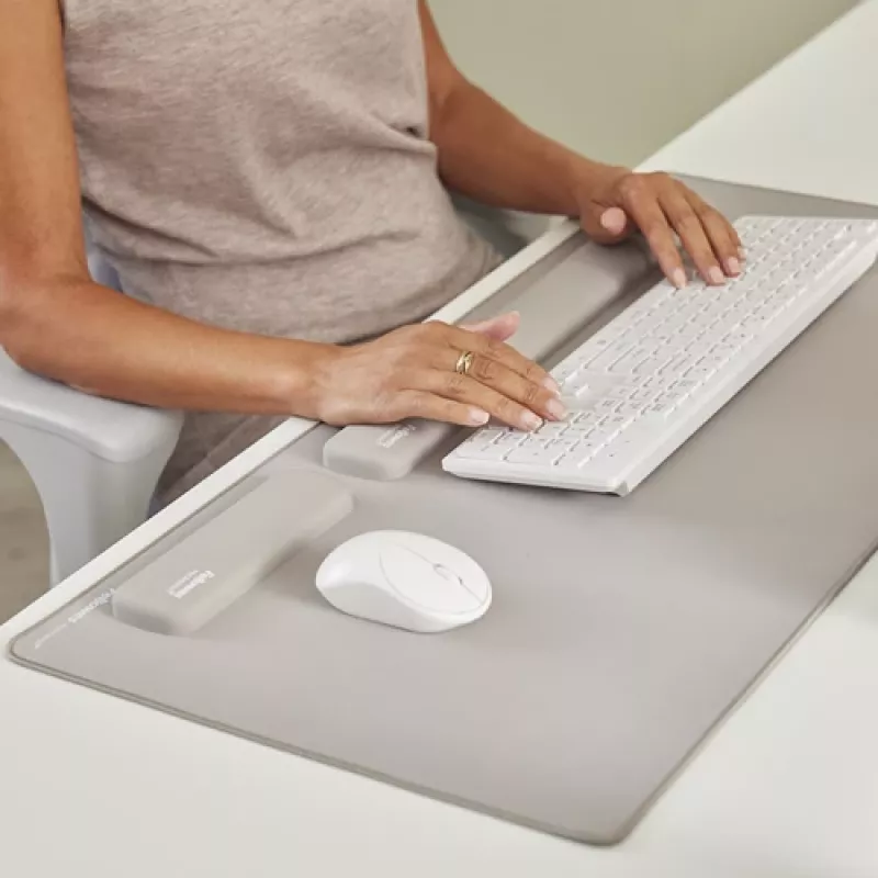 Fellowes klaviatūras plaukstas balsts Breyta klaviatūras plaukstas atbalsts ar antibakteriālu aizsardzību ergonomisks plaukstas atbalsts smilšu krāsā