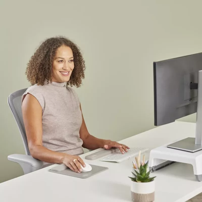 Fellowes tastatūras plaukstas balsts Breyta Compact tastatūras plaukstas atbalsts ar antibakteriālu aizsardzību ergonomisks plaukstas atbalsts smilšu krāsā