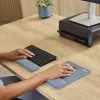 Fellowes klaviatūras plaukstu balsts Breyta Compact – ergonomisks plaukstu balsts ar antibakteriālu aizsardzību, jūras zilā krāsā