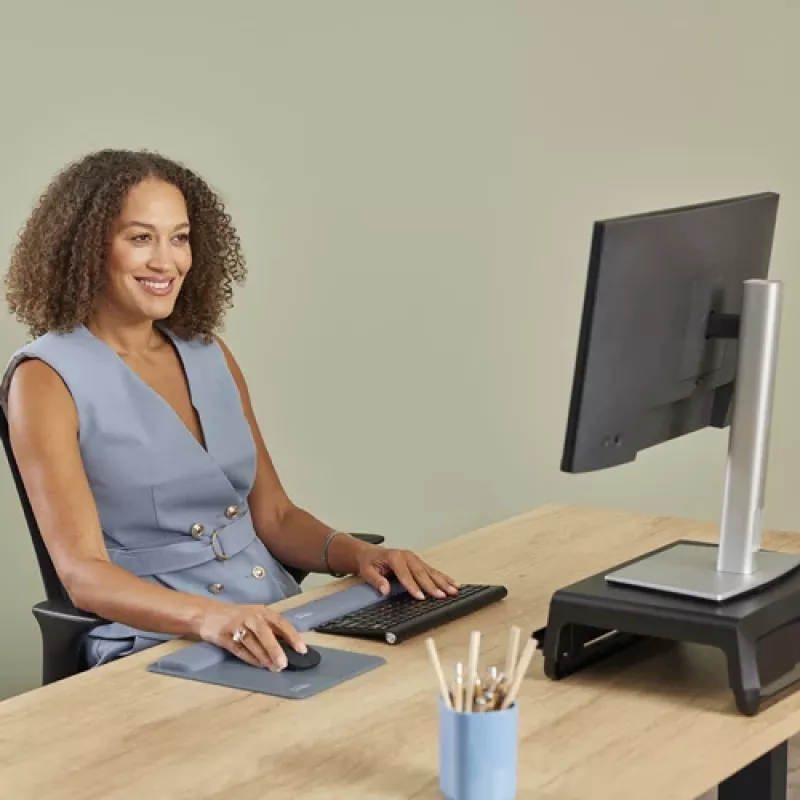 Fellowes klaviatūras plaukstu balsts Breyta Compact – ergonomisks plaukstu balsts ar antibakteriālu aizsardzību, jūras zilā krāsā