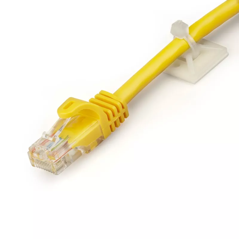 StarTech.com 100 gab. kabeļu saišu stiprinājumu ar līmlenti 0,18 collas (4,6 mm) platām saitēm - neilona/plastmasas rāvējslēdzēju saišu stiprinājumi - elektrisko/tīkla kabeļu aptīšanas stiprinājumi / 94V-2 ugunsizturīgi un UL novērtēti TAA